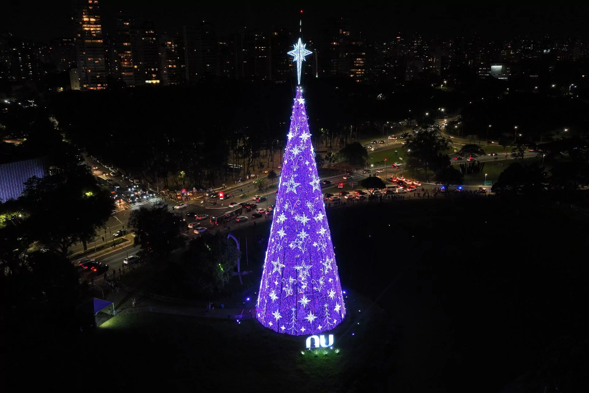 encanto arvore de natal nubank